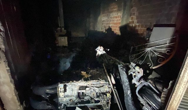 Aydın'da yangın: Dumandan etkilenen 2 kişi hastaneye kaldırıldı