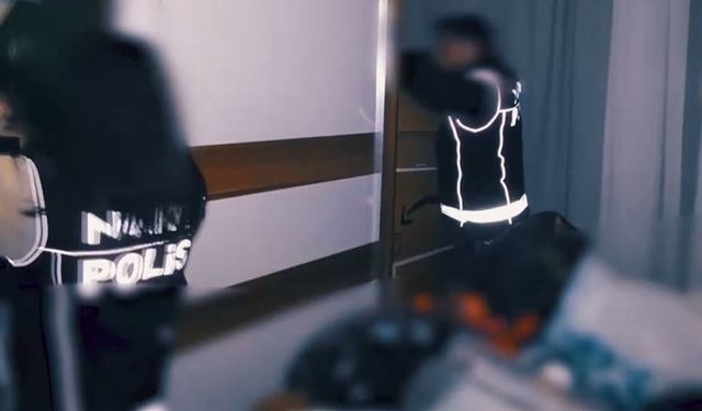 Bakan Yerlikaya: 'Eş zamanlı olarak düzenlenen operasyonlarda 7 şüpheliyi yakaladık'