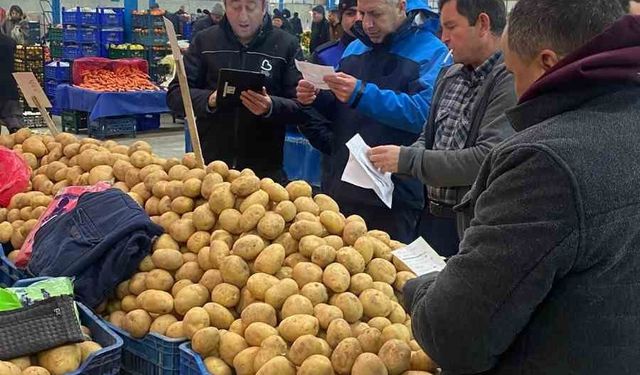 Balıkesir Büyükşehir Belediyesi pazar yerlerini denetliyor