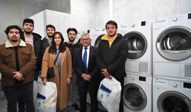 Başkan Büyükkılıç'tan öğrencilere anlamlı destek: Büyükşehir 11 bin öğrencinin çamaşırını ücretsiz yıkadı