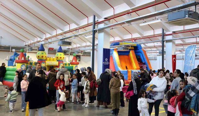 Başkan Çerçioğlu'ndan çocuklara karne hediyedi