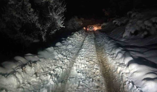 Batman'da kapalı yol açıldı, 14 yaşındaki Gülsüm sağlık ekiplerine ulaştırıldı