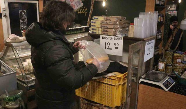 Bayat ekmek fiyatına sıcak ekmek: Mahalle esnafından emsal davranış