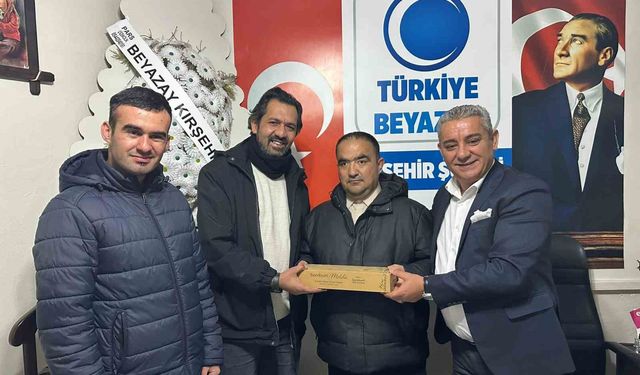 Beyazay Derneği 10 Ocak Çalışan Gazeteciler Gününü kutladı