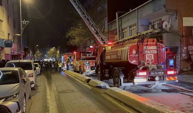 Beyoğlu'nda 4 katlı iş yerinde yangın