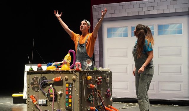 Bilecik'te çocuklar kukla gösterisi ve tiyatroyla eğlendi