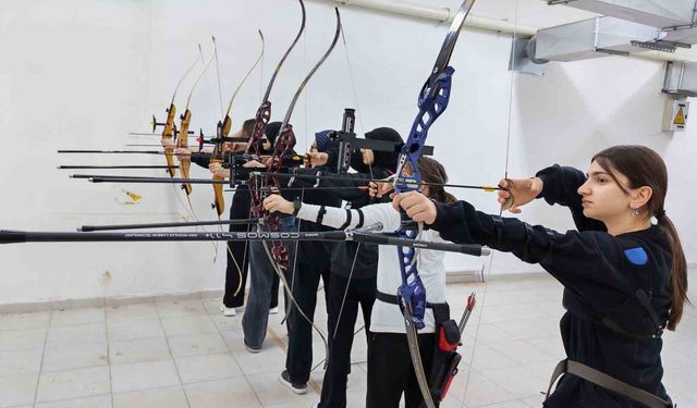 Bilecik'te okçuluk eğitimleri sürüyor