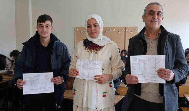 Bir okul, üç nesil, tek karne günü