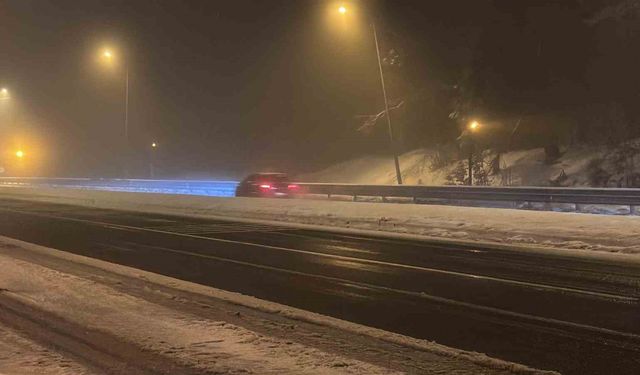 Bolu Dağı geçişinde kar yağışı başladı