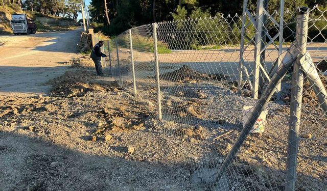 Büyükşehir'den Manavgat'ta mezarlıklarda çalışma