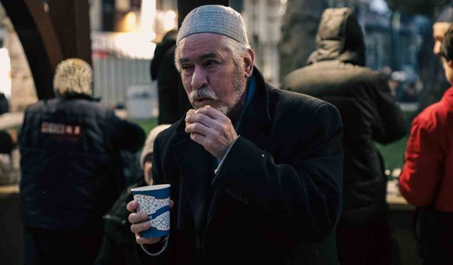 Büyükşehir'den vatandaşa sıcak çorba ikramı