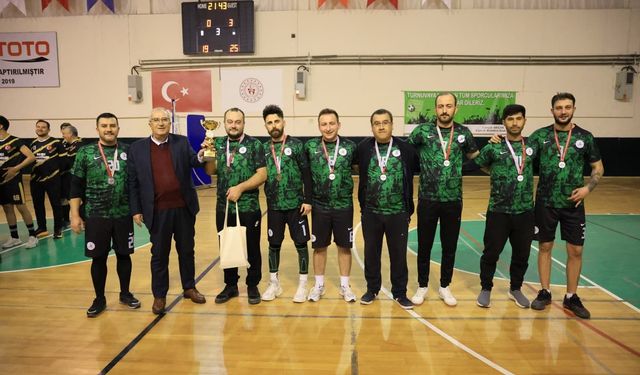 Çameli'de Kurumlar ve Mahalleler Arası Voleybol Turnuvası sona erdi