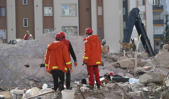 Depremde 56 kişinin öldüğü binayla ilgili 11 sanığa hapis cezası