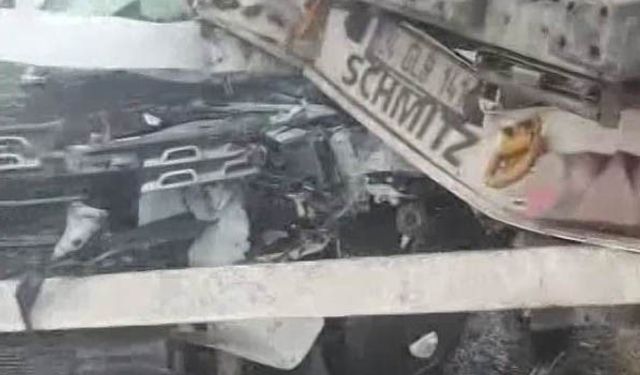 Diyarbakır'da buz tutan yolda zincirleme kaza: 3 yaralı