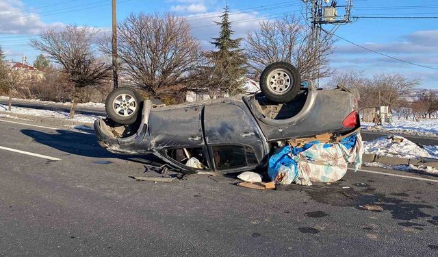 Elazığ'da pikap takla attı: 3 yaralı
