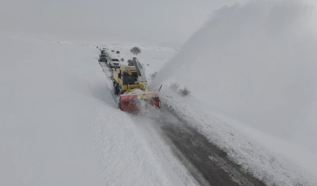 Erzincan'da kar ve tipi: 328 köy yolu ulaşıma kapandı
