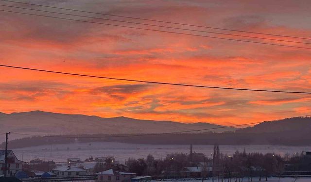 Gökyüzünde kızıl şölen