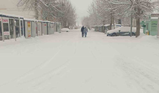 Gölbaşı'nda kar yağışı etkili oldu