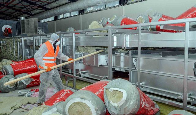 Halk ekmek fabrikasında fırınların montajı yapılıyor