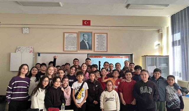 Halkla ilişkiler öğrencilerinden örnek başarı