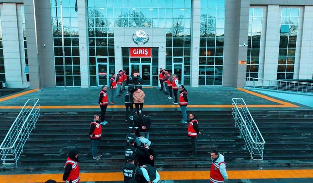 Helikopterli operasyonla uyuşturucu tacirlerine darbe: 16 tutuklama