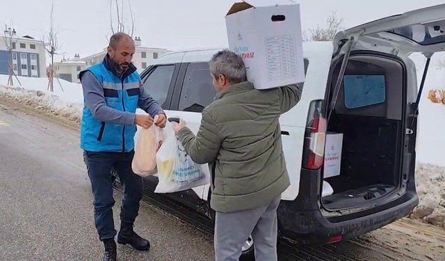 İhtiyaç malzemeleri evlere teslim ediliyor