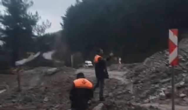 İnebolu-Doğanyurt-Cide karayolu heyelan sebebiyle ulaşıma kapandı