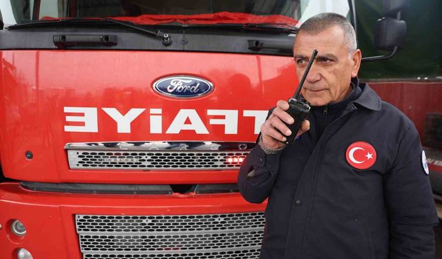 İtfaiye çavuşu 32 yılın ardından son telsiz anonsunu yaparak emekli oldu