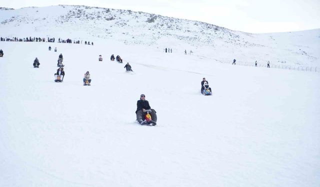Kar keyfi Ketençimen Kayak Merkezi'nde yaşandı