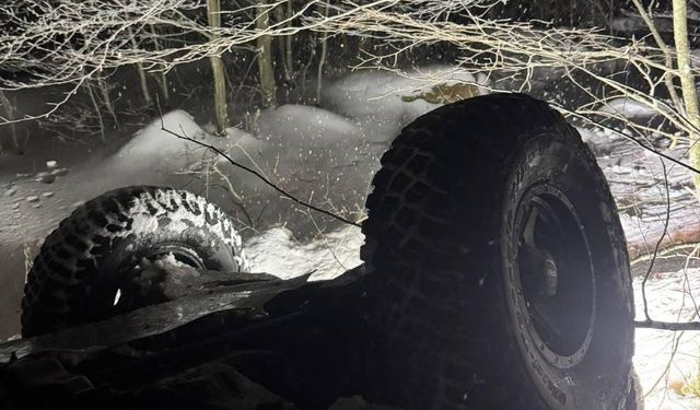 Kar yağışı kazaya neden oldu, İnegöl'de cip uçuruma yuvarlandı: 5 yaralı