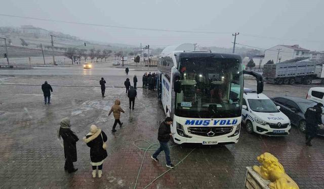 Karakoçan'da Muş-Bursa seferini yapan yolcu otobüsüne saldırı