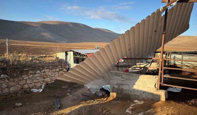 Karaman'da fırtınada uçan çatının altında kalarak yaşamını yitirdi