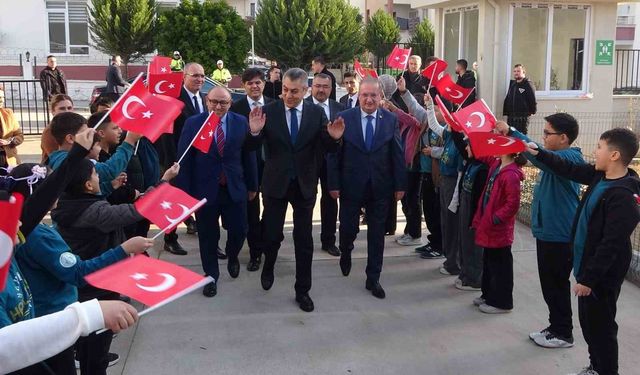 Karne gününde duygulandıran tören: Şehitlerin ismi verilen okullar açıldı