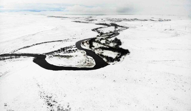 Kars'ta beyaz esaret değil, görsel şölen: Tarım arazileri ve menderesler büyülüyor