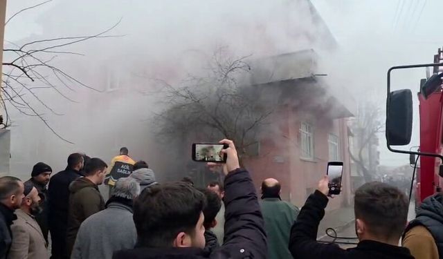 Kaynarca'da ev yangını