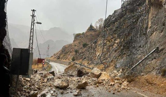 Kemaliye'de tünel girişi tehlike saçıyor