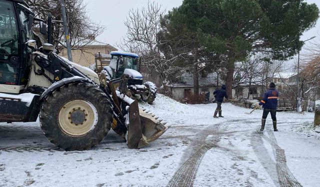 Kırklareli'nde kar yağışı hayatı olumsuz etkilemeye devam ediyor