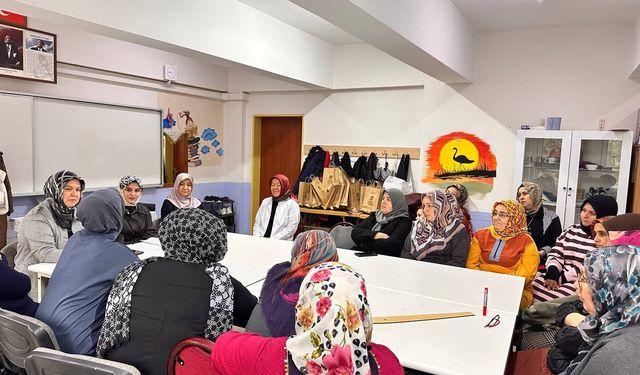 Kırsaldaki kadınlara aile içi iletişim desteği: Uzmanlar ilçe ilçe dolaşıyor