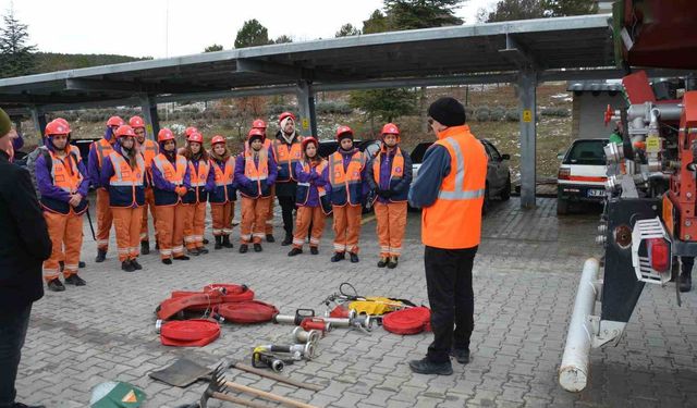Kütahya'da arama kurtarma gönüllülerine orman yangınlarına müdahale eğitimi