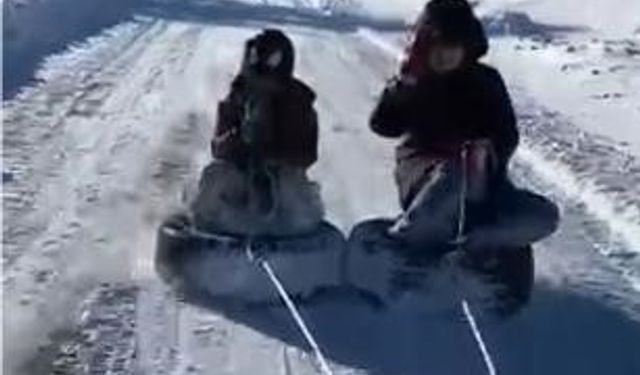 Lastiği kızak yapıp araçla çektiler: Çocukların kar eğlencesi kameralara yansıdı