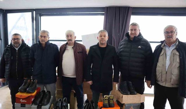 Lunapark işletmecisinden çocuklar için ayakkabı yardımı