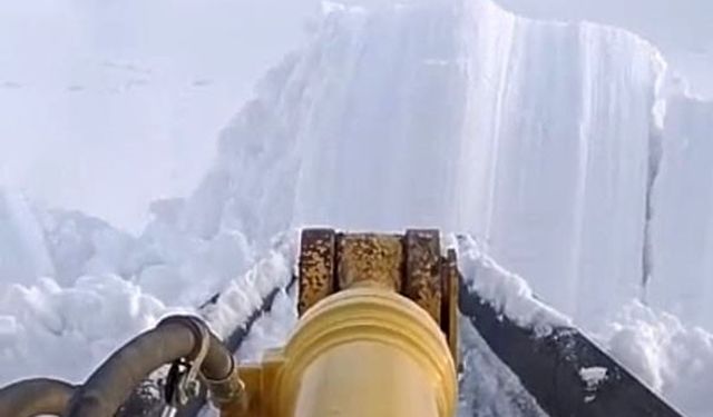 Malatya'da 1 buçuk metre karla mücadele kameralara yansıdı