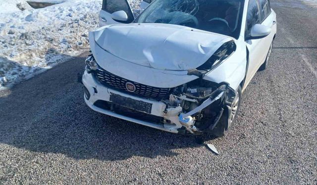 Malatya'da iki otomobil çarpıştı: 3 yaralı