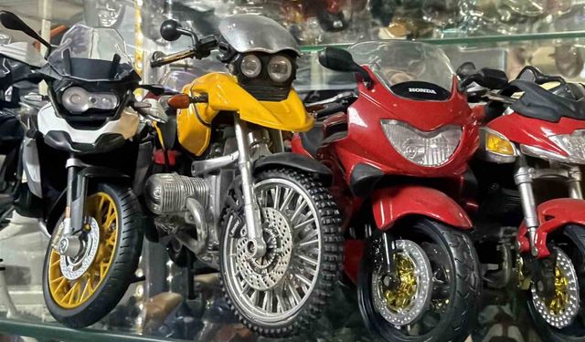 Motosiklet tutkusunu koleksiyona çevirdi