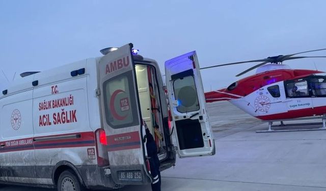 Muş'ta solunum sıkıntısı yaşayan bebek Van'a nakledildi
