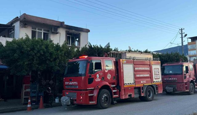 Müstakil ev alevlere teslim oldu