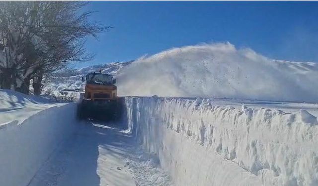 Ovacık'ta kar kalınlığı 2 metreyi buldu: Karla mücadele çalışmaları sürüyor