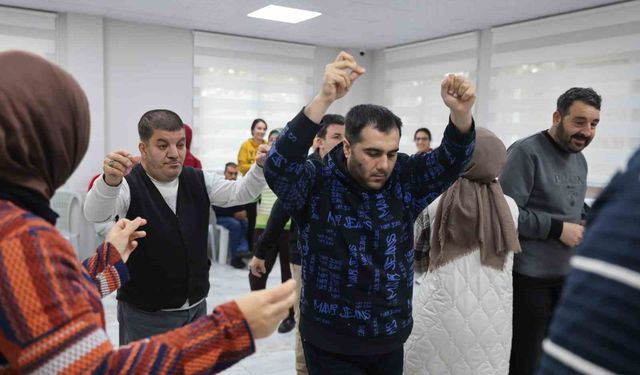 Özel bireyler müzik dolu gecede doyasıya eğlendi