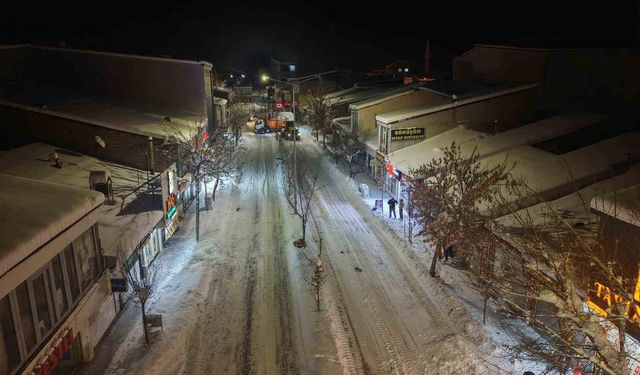 Patnos'ta karla mücadele aralıksız sürüyor