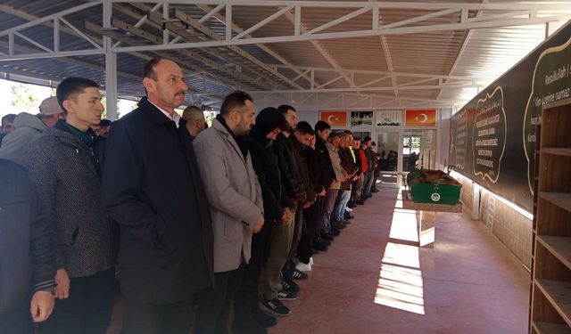 Pencereden düşerek hayatını kaybeden 8. sınıf öğrencisi son yolculuğuna uğurlandı